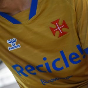 Camisola Oficial Alternativa Dourada 25/26