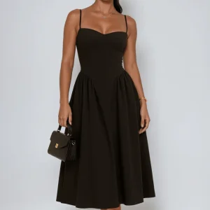 Women's Maxi Dress — Pleated Skater Sweetheart Neckline Design